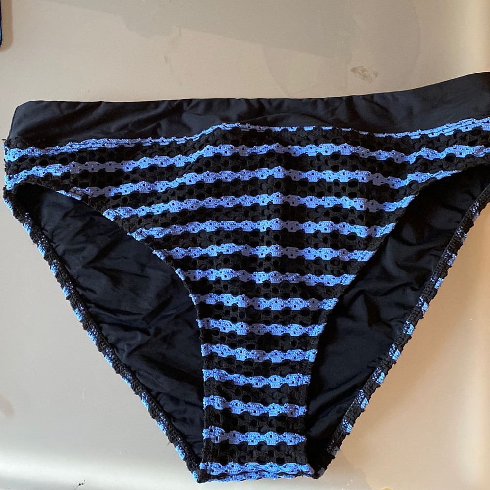 Splendid mid-waisted bikini bottoms NWOT. Large